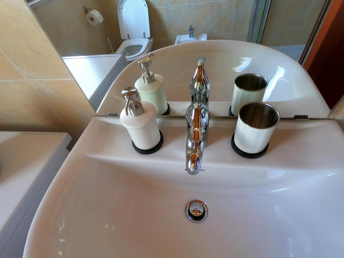 Attico Petfriendly Con Terrazzo, Via Del Borgo Apartment Montesilvano Marina Exterior foto
