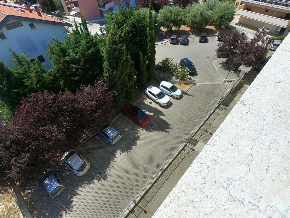 Attico Petfriendly Con Terrazzo, Via Del Borgo Apartment Montesilvano Marina Exterior foto