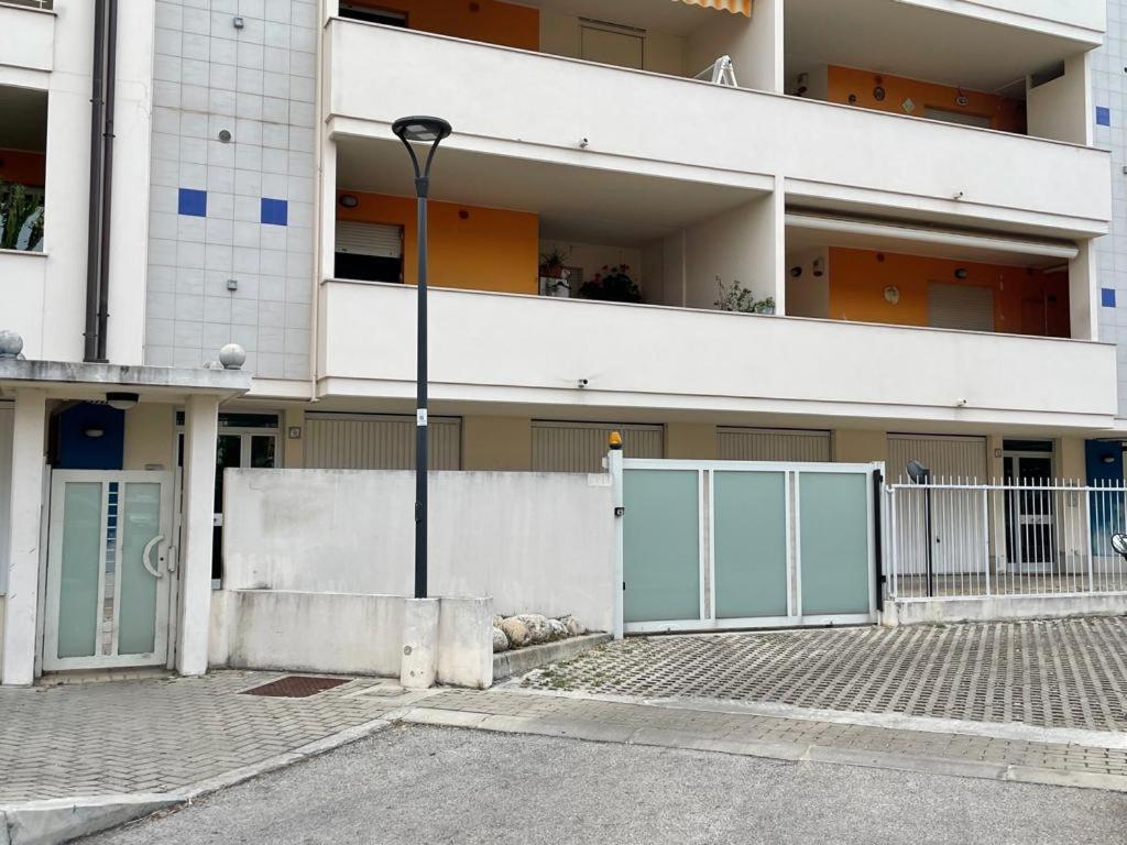 Attico Petfriendly Con Terrazzo, Via Del Borgo Apartment Montesilvano Marina Exterior foto